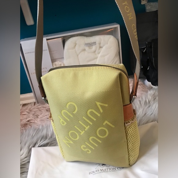 Louis Vuitton LV Cup 2000 Weatherly Yellow Shoulder Bag - Picture 4 of 17